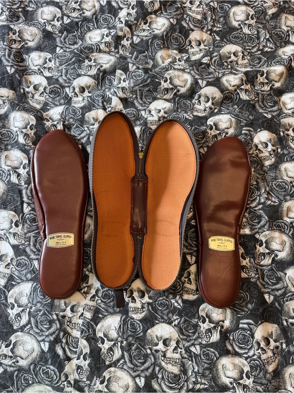 RARE Men's Brown Leather Slip-On Casual TRAVLE SLIPPERS! W case! 8